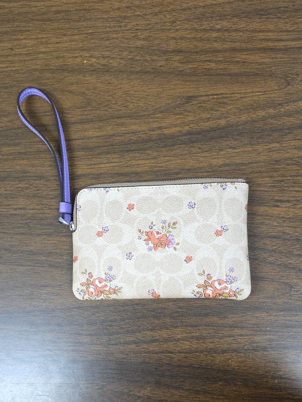 COACH FLORAL WRISTLET NO HANGTAG - Picture 4 of 4
